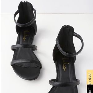 Lulu’s black gladiator Sandals